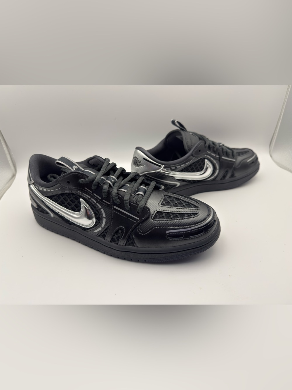 New Nike Air Jordan 1 Low SE Black Metallic Silver 9.5 W or 7 M - Picture 3 of 7